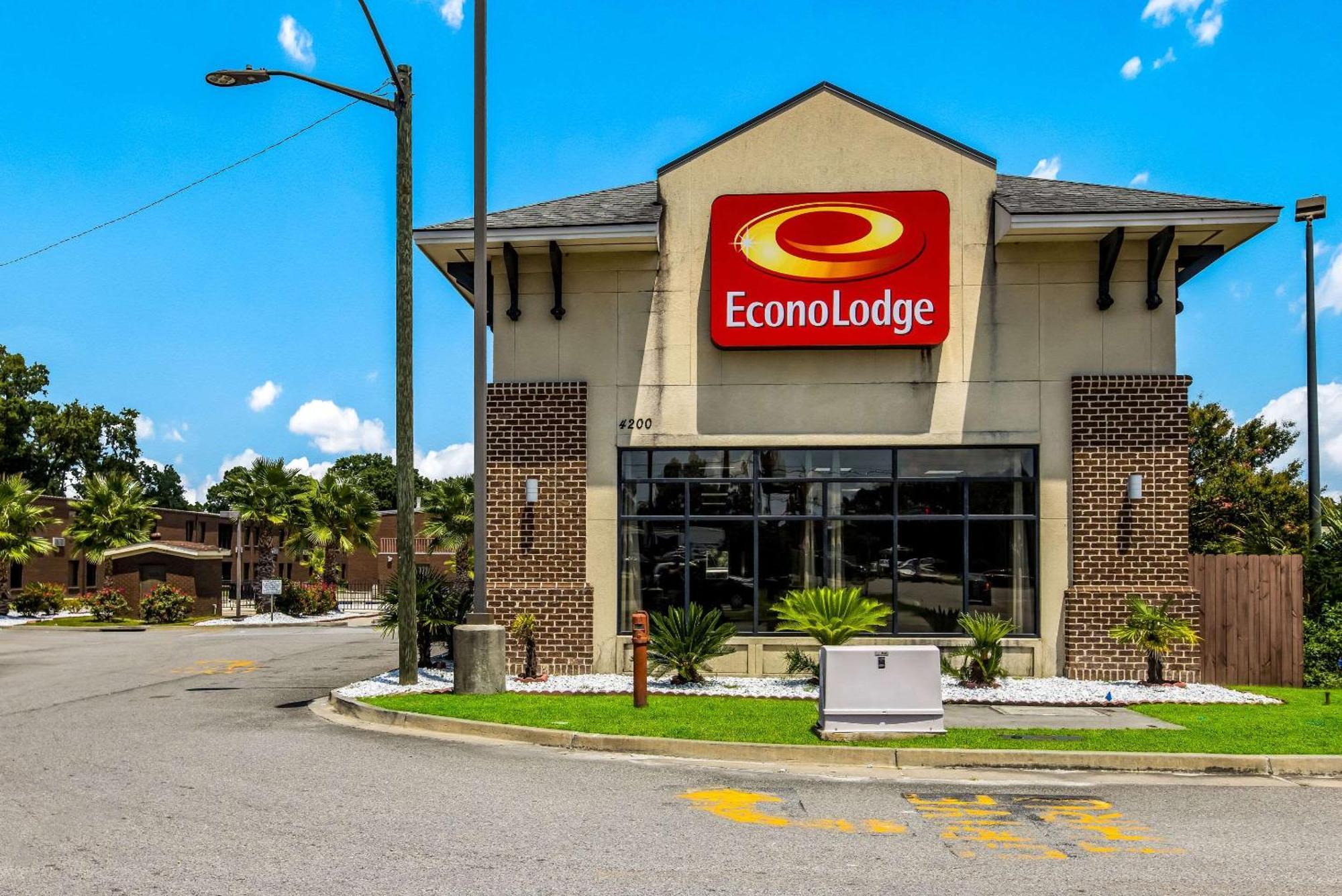 5 Budget Hotels Near Mighty Eighth Air Force Museum for Easy Access