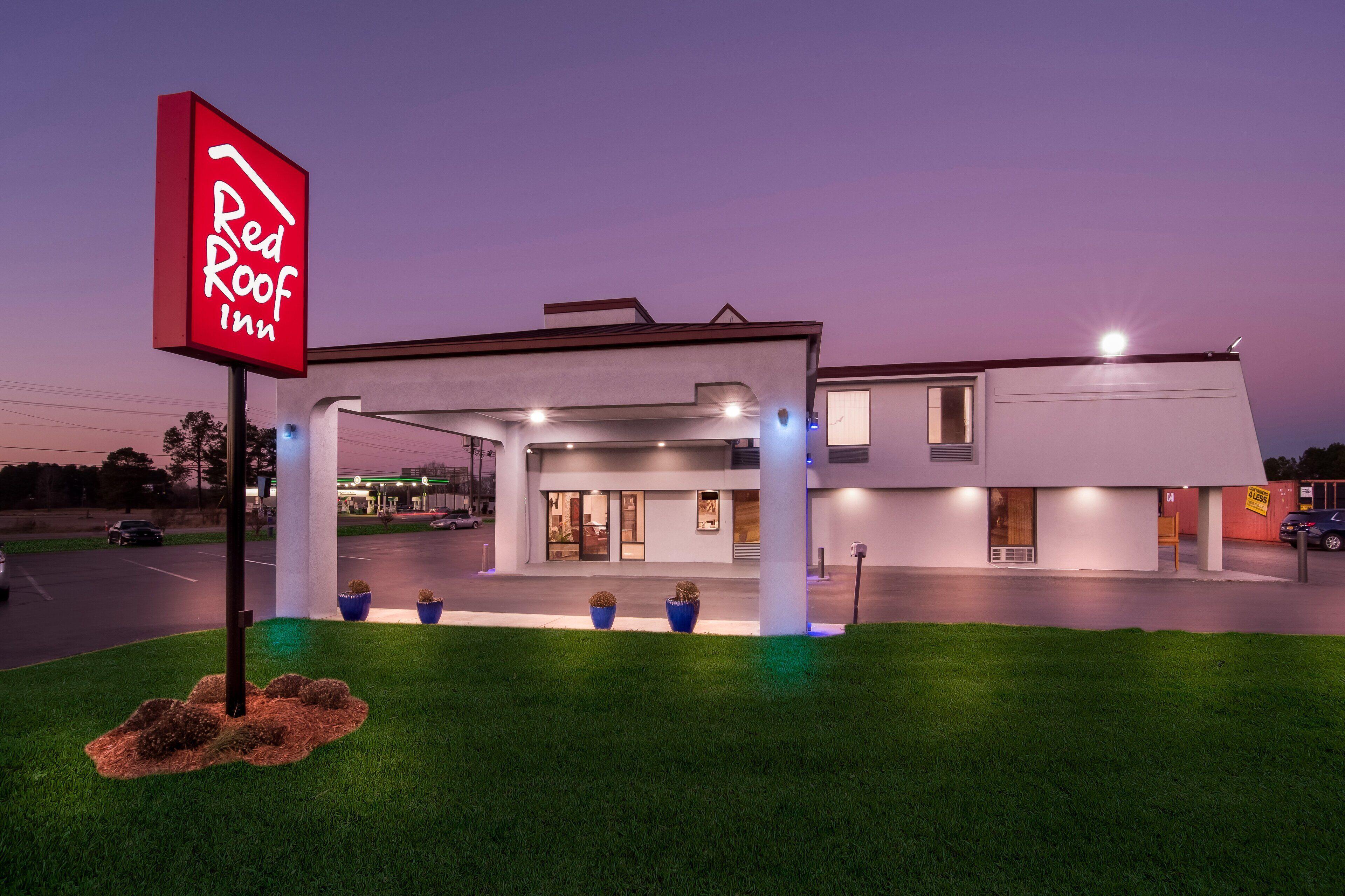 Staying Near NC Wesleyan College: 6 Budget Hotels Compared