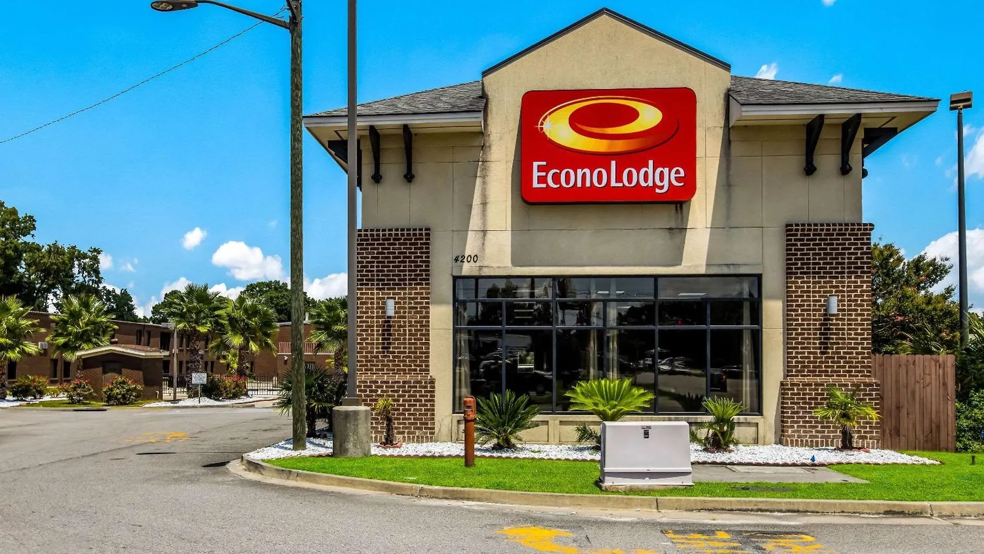 5 Budget Hotels Near Mighty Eighth Air Force Museum for Easy Access