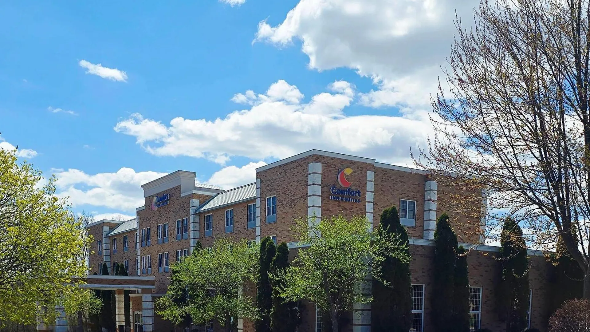 Staying In Wisconsin: 5 Comfort Inn Hotels Compared