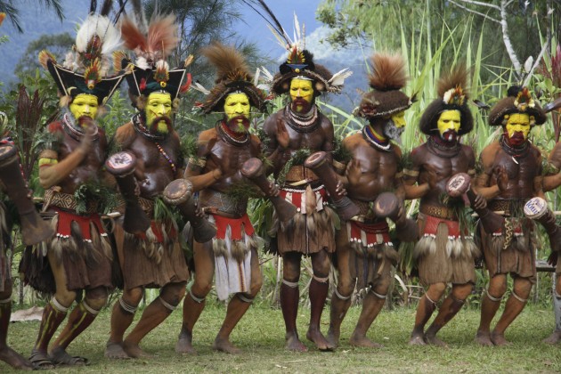 Huli Wigmen in line, New Guinea. (Photo: Bruce Beehler)